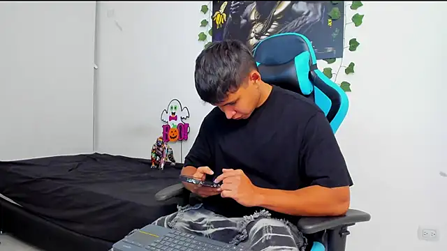 Snapshot of Bray_Kevin chatting on 02.08.25 Bray Kevin online show from 02.08.25