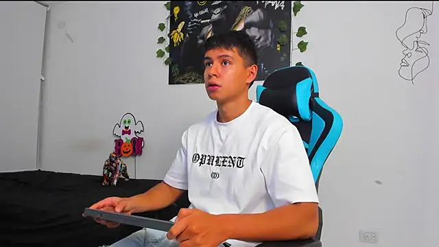 Snapshot of Bray_Kevin chatting on 02.14.25 Bray Kevin online show from 02.14.25