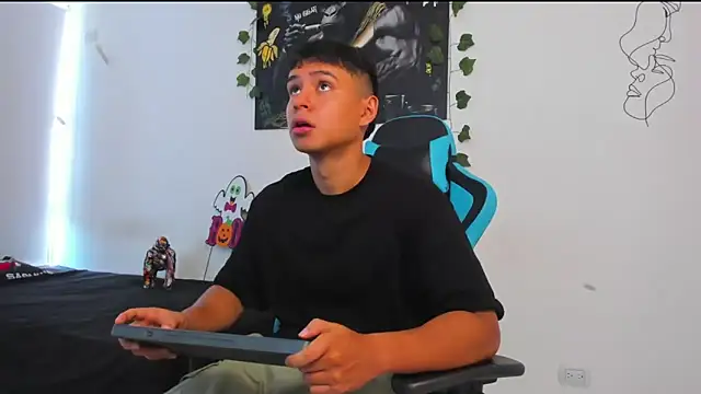 Snapshot of Bray_Kevin chatting on 02.23.25 Bray Kevin online show from 02.23.25