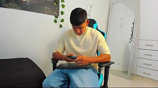 Snapshot of Bray_Kevin chatting on 03.09.25 Bray Kevin online show from 03.09.25