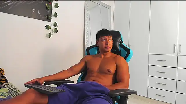 Snapshot of Bray_Kevin chatting on 09.08.25 Bray Kevin online show from 09.08.25