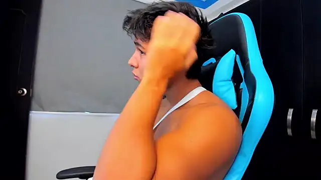 Snapshot of Bray_Kevin chatting on 10.04.25 Bray Kevin online show from 10.04.25