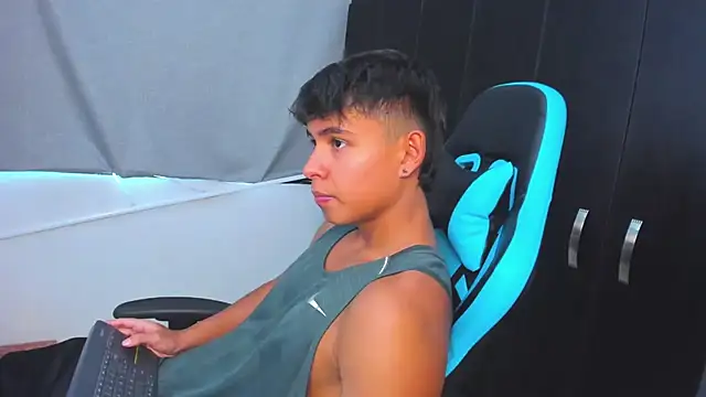 Snapshot of Bray_Kevin chatting on 11.19.25 Bray Kevin online show from 11.19.25