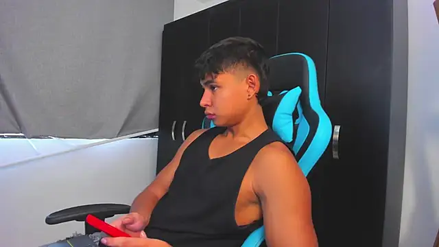 Snapshot of Bray_Kevin chatting on 11.21.25 Bray Kevin online show from 11.21.25