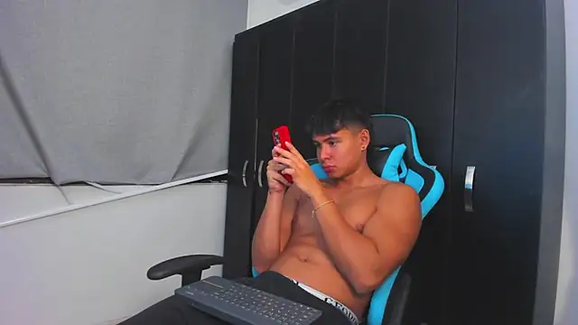 Snapshot of Bray_Kevin chatting on 11.22.25 Bray Kevin online show from 11.22.25