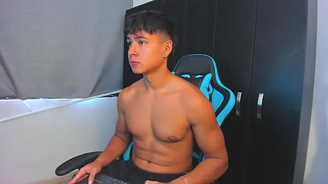 Snapshot of Bray_Kevin chatting on 11.22.25 Bray Kevin online show from 11.22.25