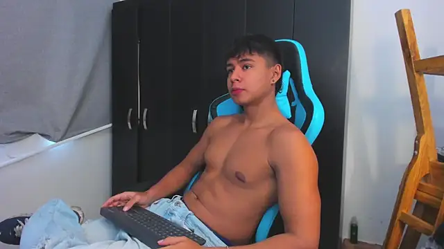 Snapshot of Bray_Kevin chatting on 11.23.25 Bray Kevin online show from 11.23.25