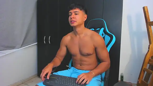 Snapshot of Bray_Kevin chatting on 11.27.25 Bray Kevin online show from 11.27.25