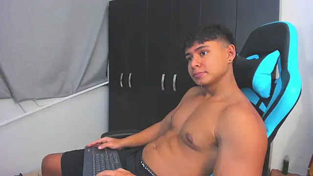 Snapshot of Bray_Kevin chatting on 12.01.25 Bray Kevin online show from 12.01.25