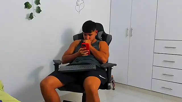 Snapshot of Bray_Kevin chatting on 12.14.25 Bray Kevin online show from 12.14.25