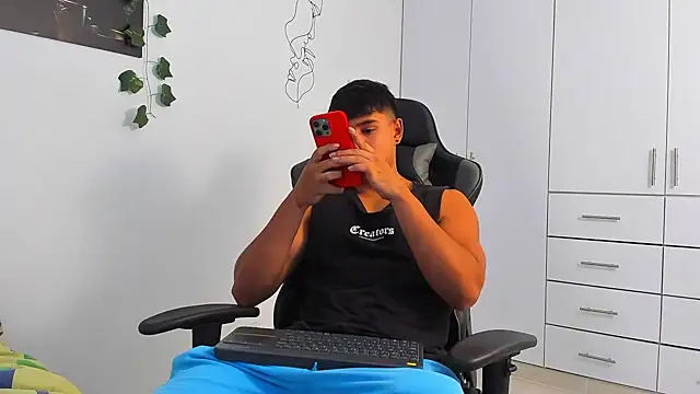 Snapshot of Bray_Kevin chatting on 12.17.25 Bray Kevin online show from 12.17.25