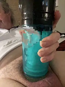 Snapshot of Helmut1971 chatting on 10.14.25 Helmut1971 online show from 10.14.25