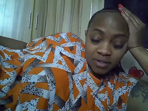 Snapshot of Brown_sexy chatting on 08.06.26 Brown sexy online show from 08.06.26