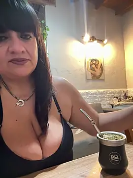 Snapshot of Sensualmente333 chatting on 07.16.26 Sensualmente333 online show from 07.16.26