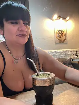 Snapshot of Sensualmente333 chatting on 08.01.26 Sensualmente333 online show from 08.01.26
