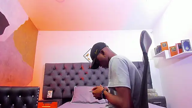 Snapshot of JacksonMuller_ chatting on 12.05.24 JacksonMuller online show from 12.05.24