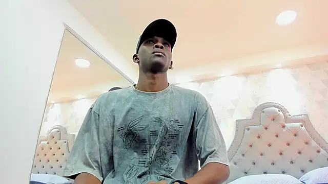 Snapshot of JacksonMuller_ chatting on 12.10.24 JacksonMuller online show from 12.10.24