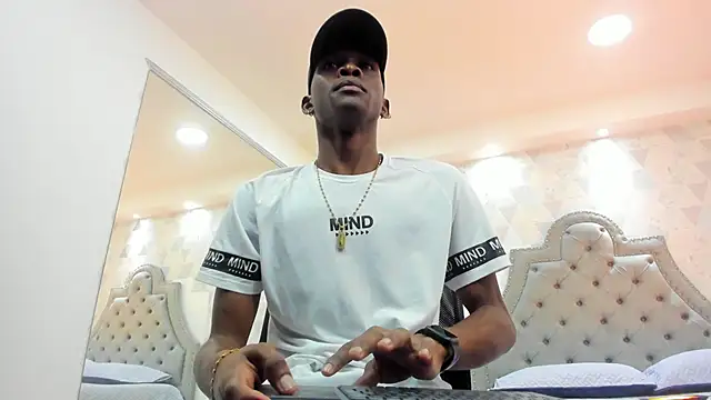 Snapshot of JacksonMuller_ chatting on 12.11.24 JacksonMuller online show from 12.11.24