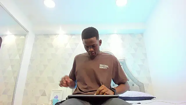 Snapshot of JacksonMuller_ chatting on 12.18.24 JacksonMuller online show from 12.18.24