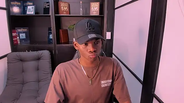 Snapshot of JacksonMuller_ chatting on 11.15.25 JacksonMuller online show from 11.15.25