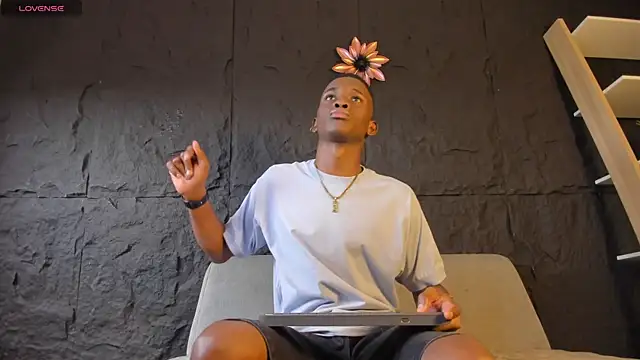 Snapshot of JacksonMuller_ chatting on 11.24.25 JacksonMuller online show from 11.24.25