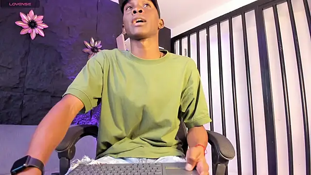 Snapshot of JacksonMuller_ chatting on 12.01.25 JacksonMuller online show from 12.01.25