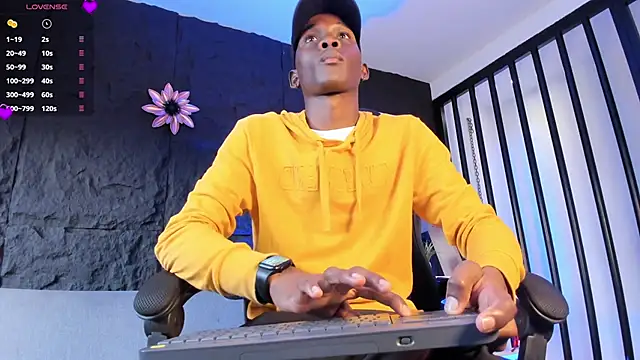 Snapshot of JacksonMuller_ chatting on 12.02.25 JacksonMuller online show from 12.02.25