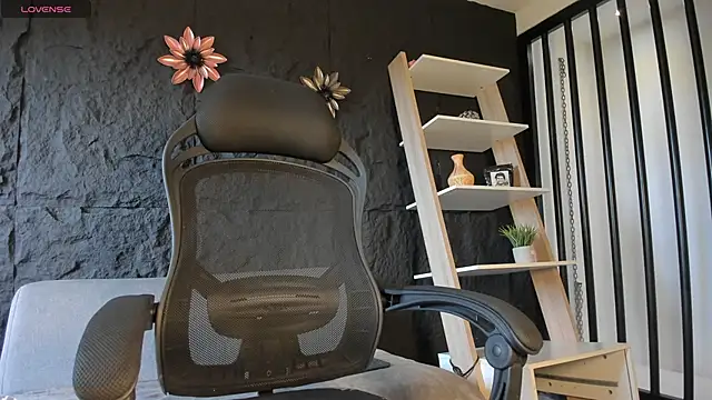 Snapshot of JacksonMuller_ chatting on 12.05.25 JacksonMuller online show from 12.05.25