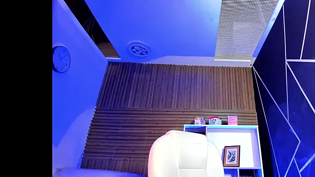 Snapshot of JacksonMuller_ chatting on 12.20.25 JacksonMuller online show from 12.20.25