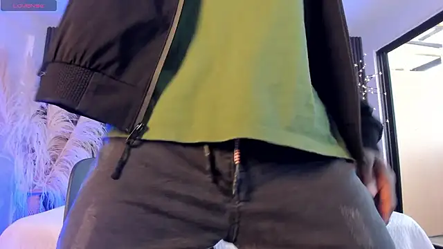 Snapshot of JacksonMuller_ chatting on 02.04.26 JacksonMuller online show from 02.04.26