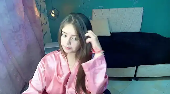 Snapshot of MariamCute_ chatting on 02.18.25 MariamCute online show from 02.18.25