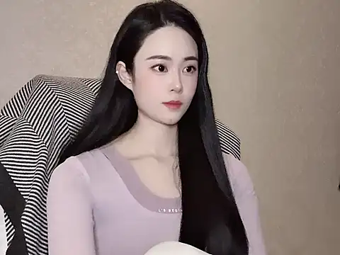 Snapshot of MM_007700 chatting on 10.29.25 MM 007700 online show from 10.29.25