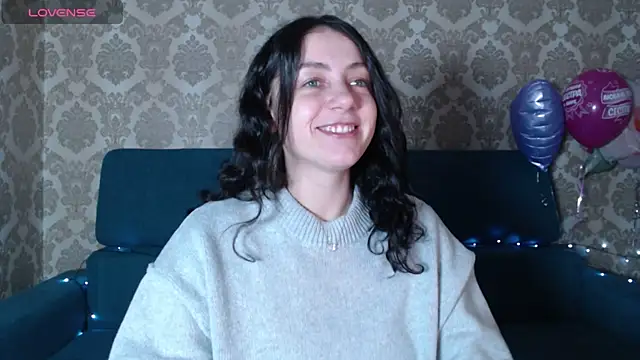 Snapshot of Louise_Lavender chatting on 02.05.25 Louise Lavender online show from 02.05.25