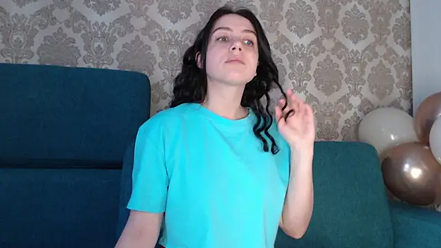 Snapshot of Louise_Lavender chatting on 03.03.25 Louise Lavender online show from 03.03.25