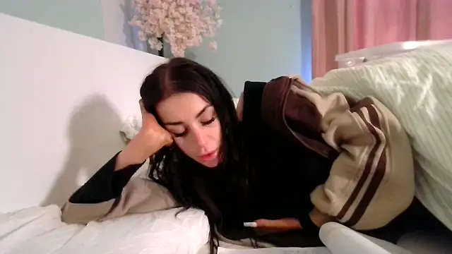 Snapshot of josiexcx chatting on 11.18.25 josiexcx online show from 11.18.25