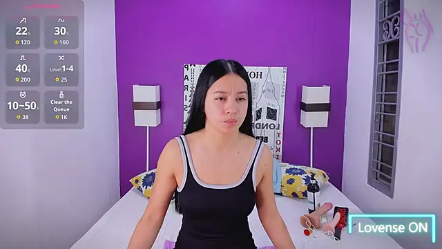 Lila Pinky online show from 10.26.25