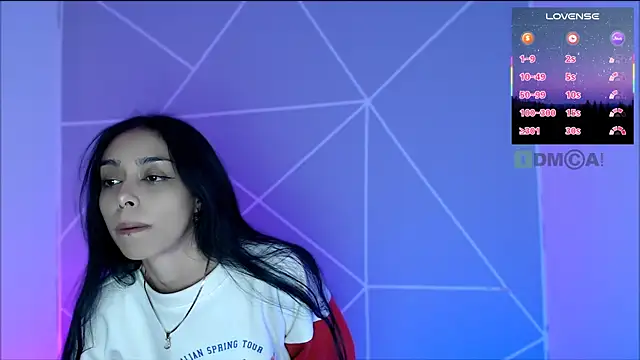 Snapshot of lilylouisee chatting on 06.18.26 lilylouisee online show from 06.18.26