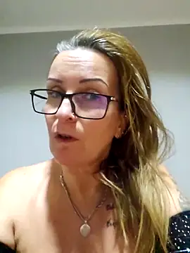 Snapshot of Steffi45 chatting on 12.03.25 Steffi45 online show from 12.03.25