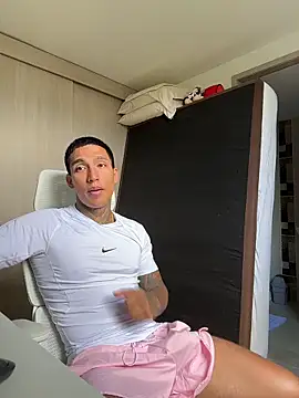 Snapshot of sendfer chatting on 03.14.26 sendfer online show from 03.14.26