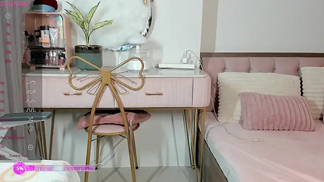 Snapshot of _Joliie_ chatting on 01.31.25 Joliie online show from 01.31.25