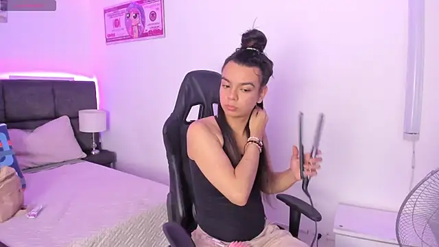 Snapshot of Megan_Miles02 chatting on 11.25.25 Megan Miles02 online show from 11.25.25