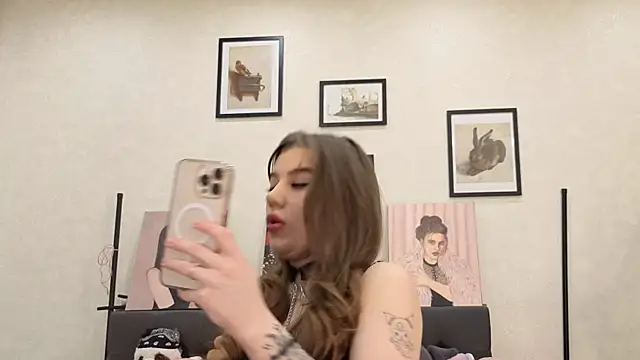 Snapshot of dolly_ll chatting on 06.16.26 dolly ll online show from 06.16.26