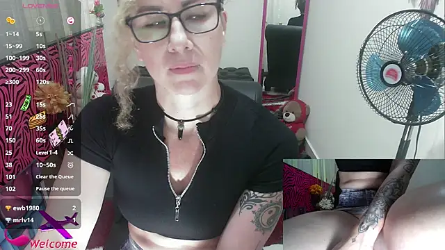 ViickySexy online show from 10.21.25