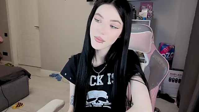 Snapshot of Aliceblush chatting on 02.27.26 Aliceblush online show from 02.27.26