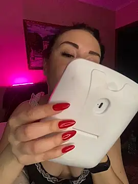 Roxana Bell online show from 02.25.25