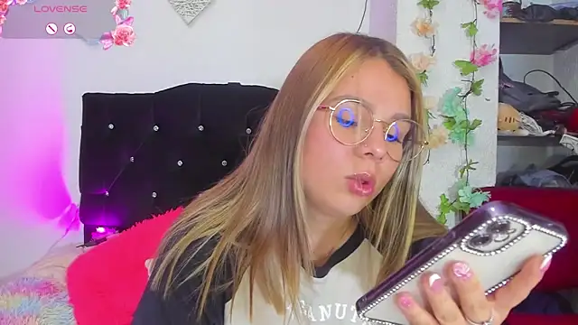 little tifanny82 online show from 02.26.25