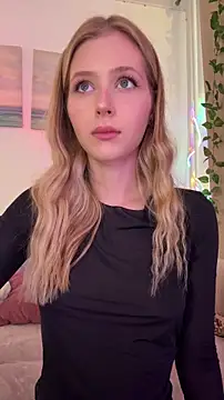 Snapshot of LunaRase chatting on 10.23.25 LunaRase online show from 10.23.25