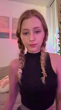 Snapshot of LunaRase chatting on 10.27.25 LunaRase online show from 10.27.25