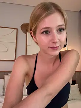 Snapshot of LunaRase chatting on 01.14.26 LunaRase online show from 01.14.26