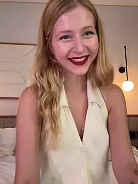 Snapshot of LunaRase chatting on 01.16.26 LunaRase online show from 01.16.26